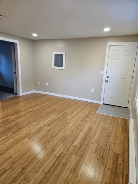 Building Photo - 205 E 2nd St