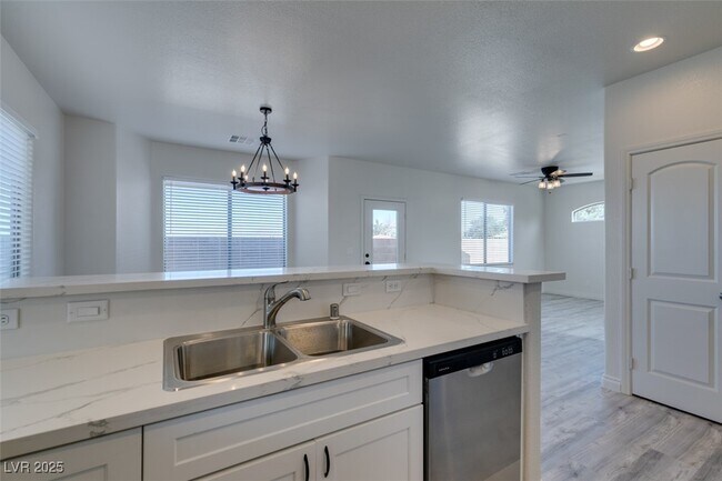 Building Photo - 778 Easter Lily Pl