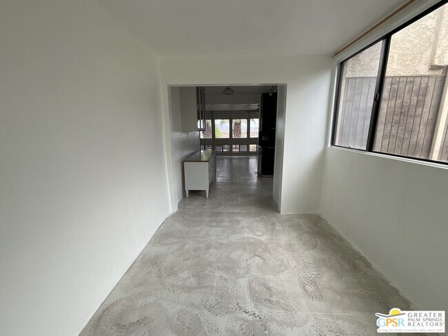 Building Photo - 425 Bradshaw E Ln