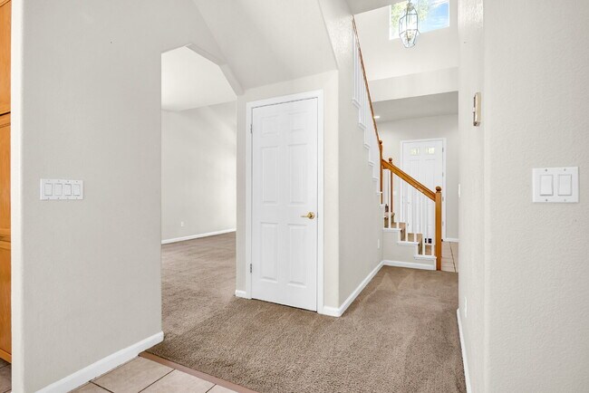 Building Photo - Move-In Ready 4-Bed, 3-Bath Gem in a Covet...