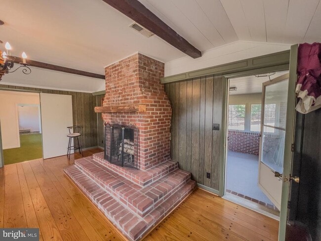 Building Photo - 194 Red Hill Rd