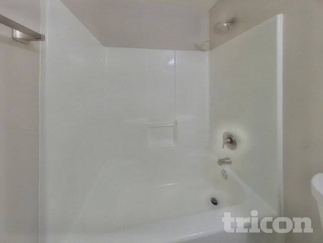 Building Photo - 919 Lakehill Rd