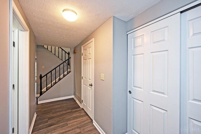 Building Photo - 920 Woodlyn Dr N