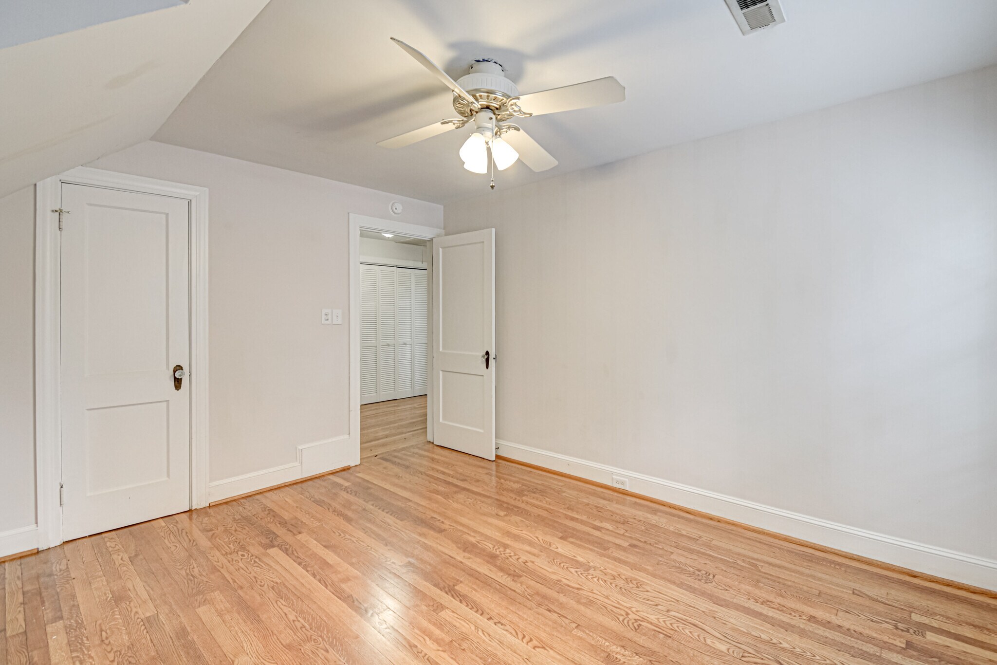 13 x 11 bedroom/den - 1612 W 1st St