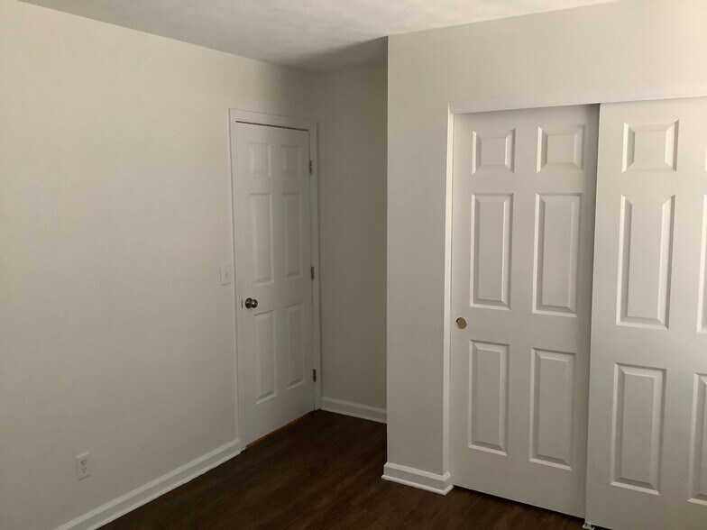 Building Photo - 2377 Ferndown Dr