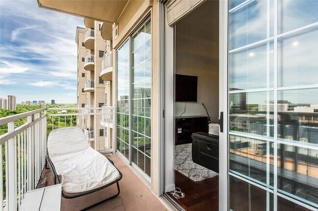 Building Photo - 3225 Turtle Creek Blvd Blvd