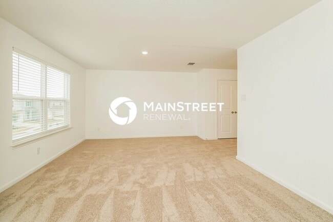 Building Photo - 5 Bedroom Pet-Friendly Home in New Braunfels, TX with Main Street Renewal