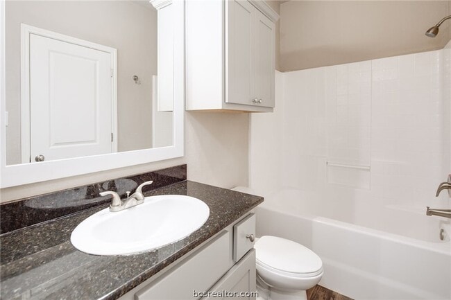 Building Photo - 3519 Summerway Dr