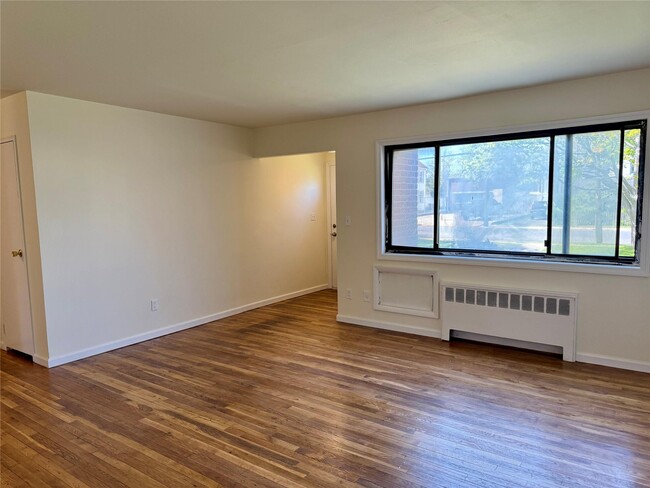 Building Photo - 62 Hiddink St