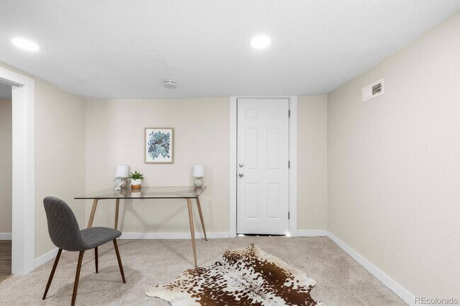 Building Photo - For Rent – Renovated 3 Bedroom Bungalow in Englewood