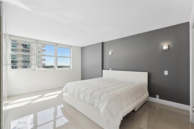 Building Photo - 9511 Collins Ave