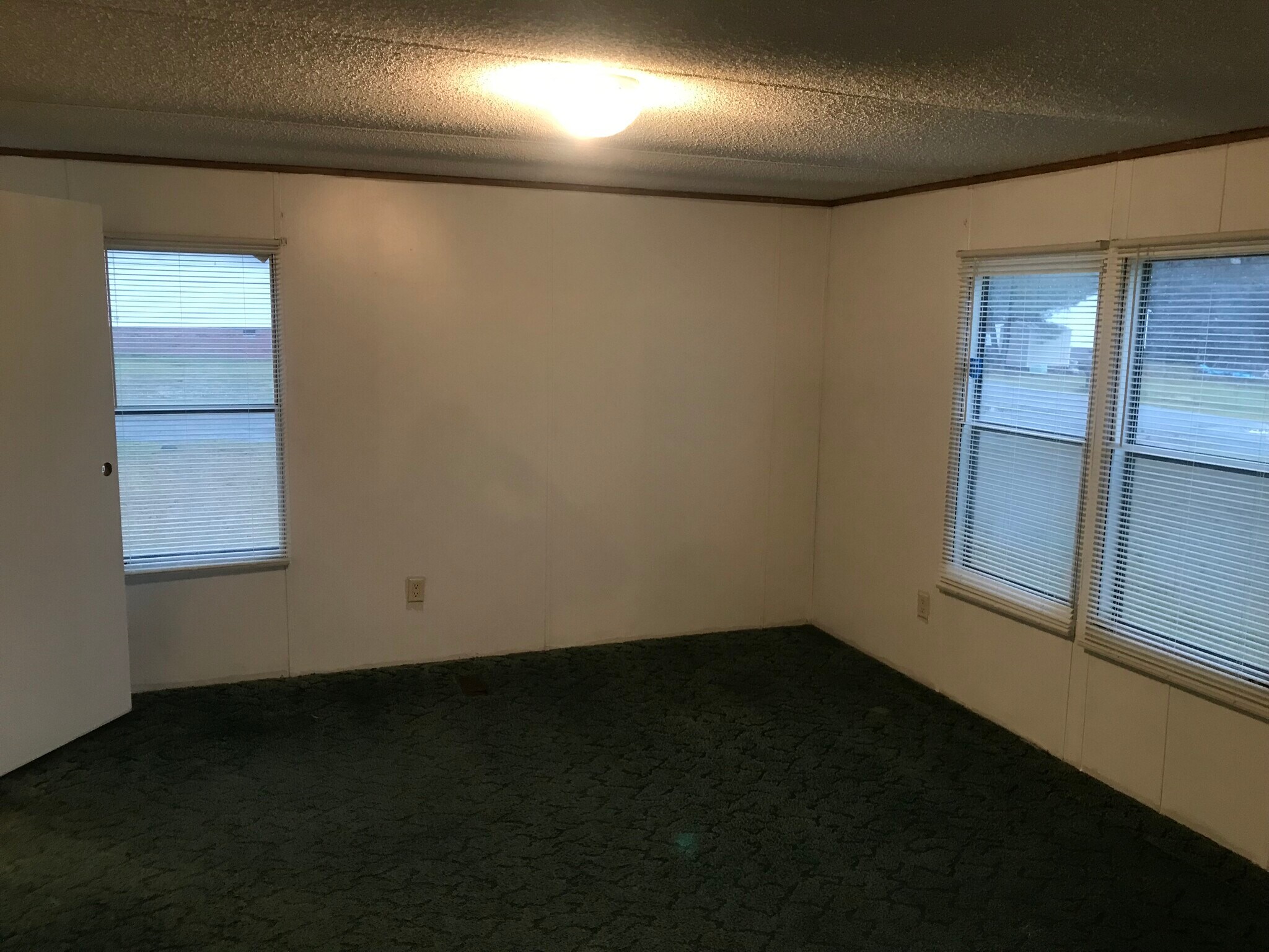 Building Photo - 500 Linen Ln