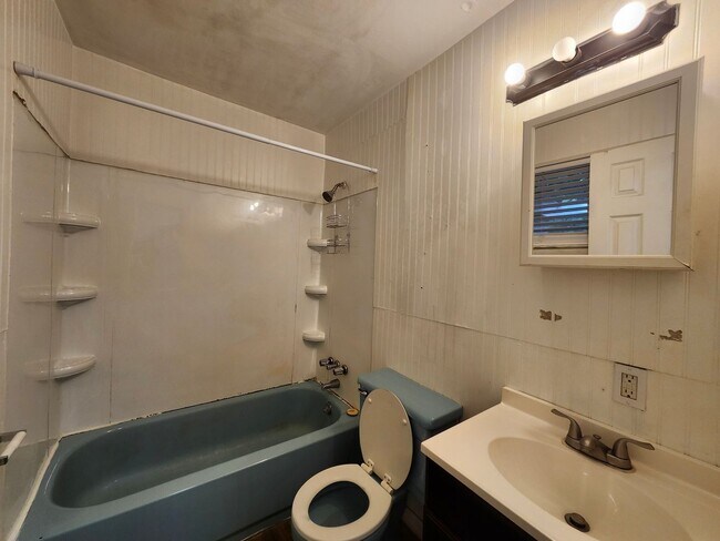 Building Photo - 3123-3125 Navajo Dr