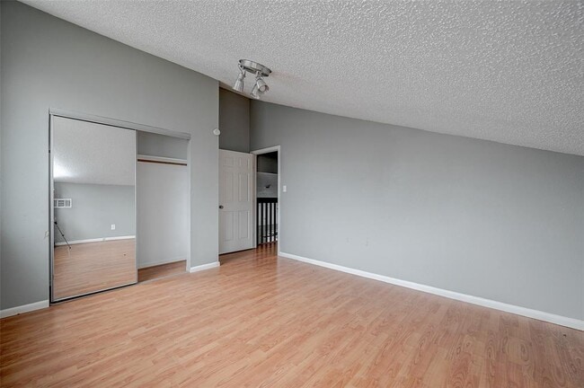 Building Photo - 13850 Walnut Hollow Ln