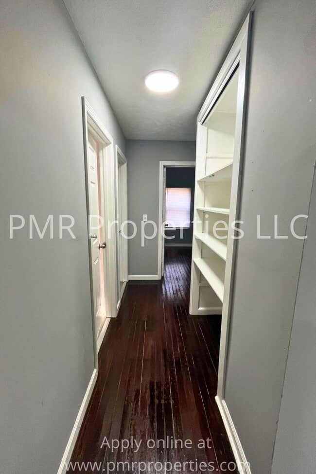 Building Photo - 3 Bedrooms / 1 Bathroom House