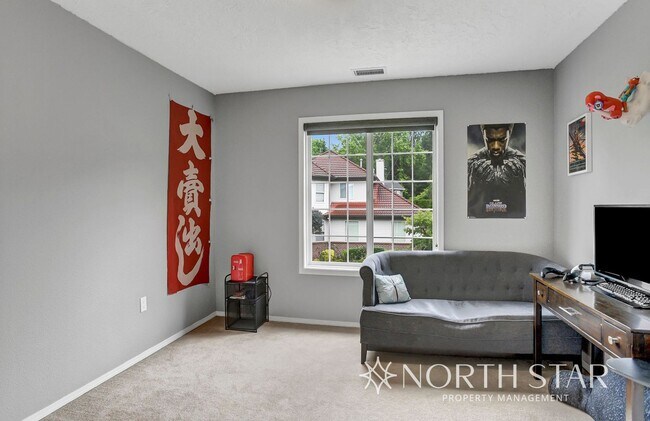 Building Photo - $1000 Off First Months Rent in Lake Oswego