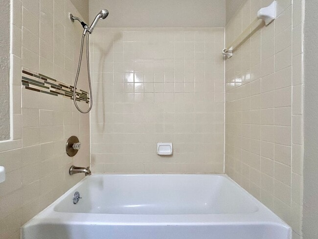 Building Photo - 510 Greenlawn Blvd