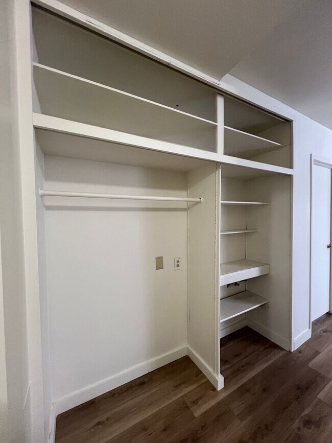 Building Photo - 217 W Irving Ave