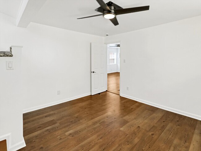 Building Photo - 218 25th Pl