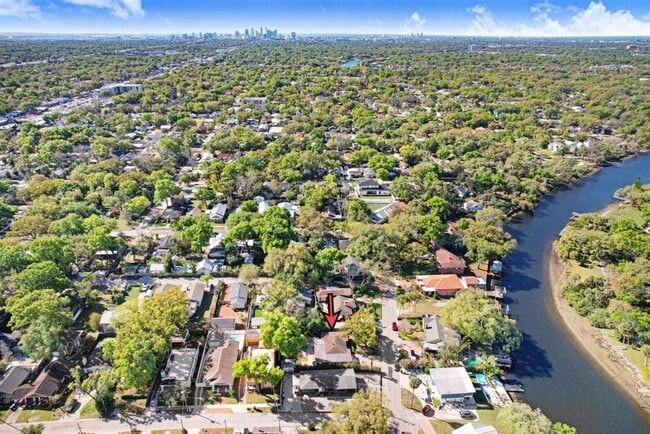 Building Photo - 6703 N River Blvd