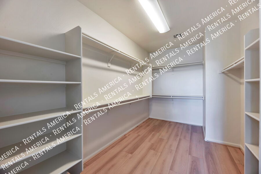 Building Photo - 5433 W Redbird Rd