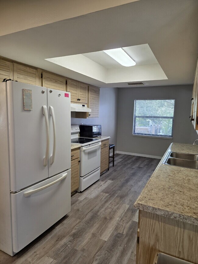 Building Photo - 3 bedroom home in Historic Tarpon Springs
