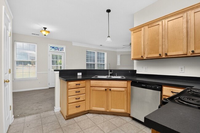 Building Photo - Beautiful Four Bedroom in Crismark Community!