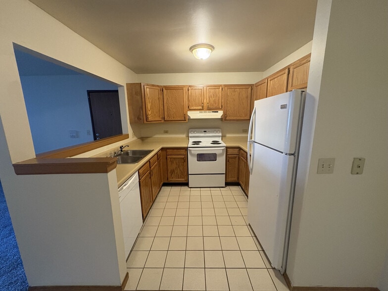 Building Photo - Maple Leaf Apartments