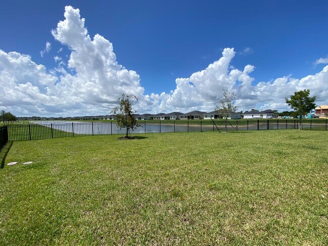Building Photo - 11060 Middle Strm Dr
