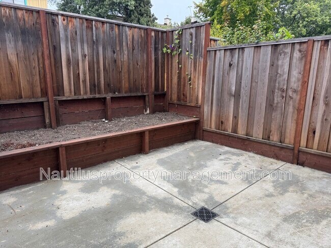 Building Photo - 3387 Mission Dr
