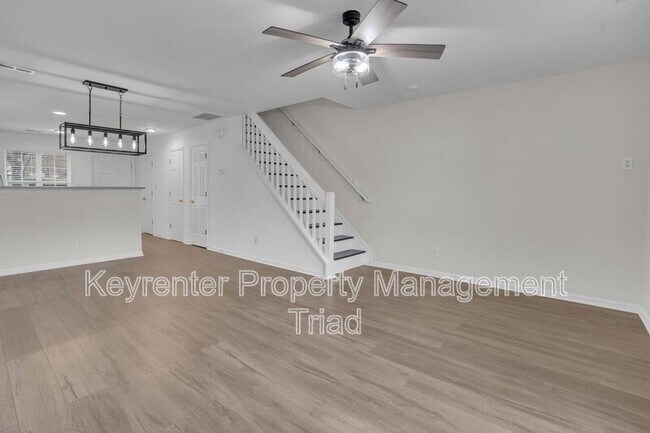 Building Photo - 16 Raelans Cir