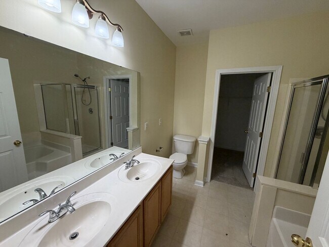 Building Photo - 232 Hadley Commons Dr