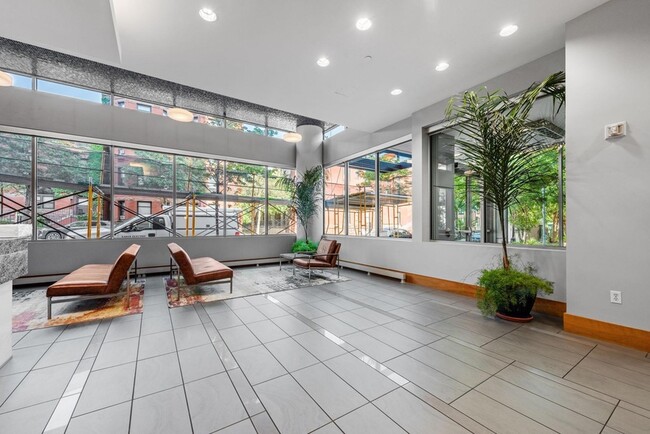 Building Photo - 929 Portland Ave