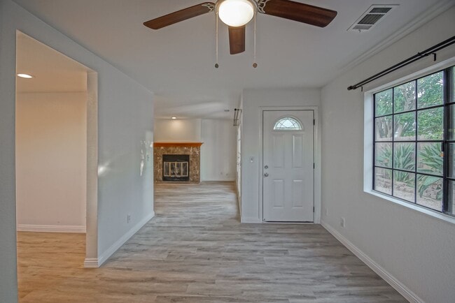 Building Photo - Newly Updated, Detached Rear Townhome w/ S...