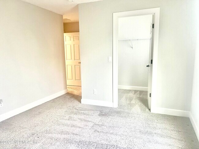 Building Photo - 242 Orchard Ln