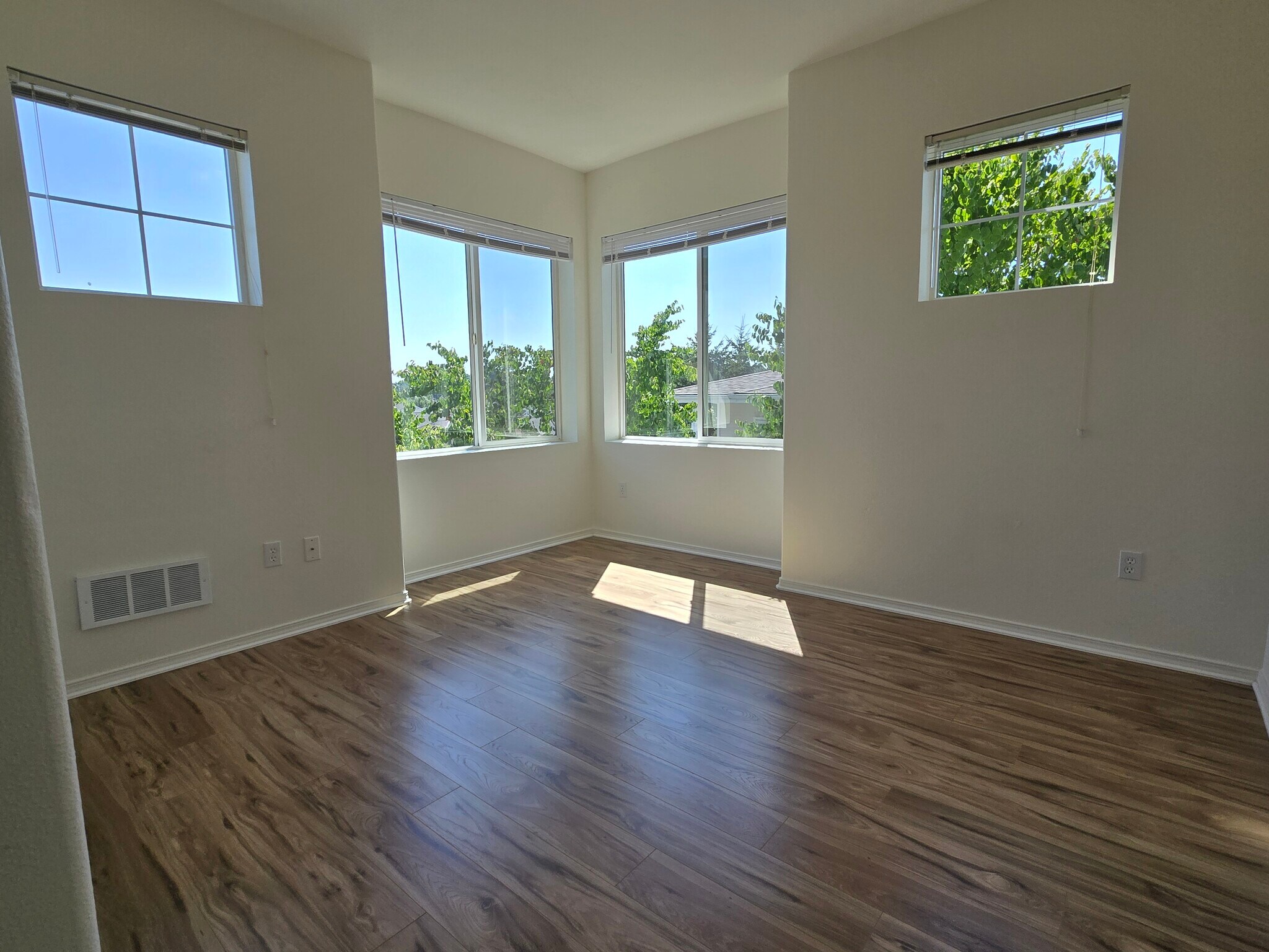 Building Photo - 14915 38th Dr SE