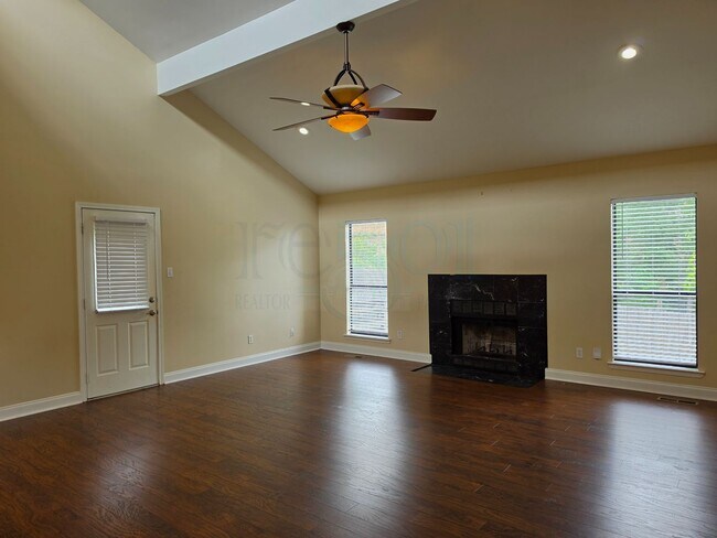 Building Photo - Great 3BR 2BA Find in Pleasant Tree Neighborhood!