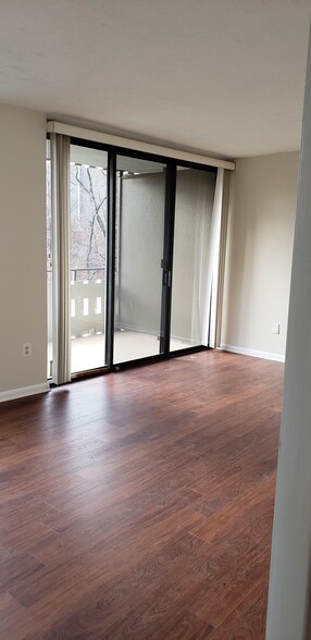 Master bedroom - 6301 Stevenson Ave