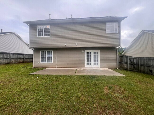 Building Photo - Charming 3-Bedroom Home with Endless Poten...