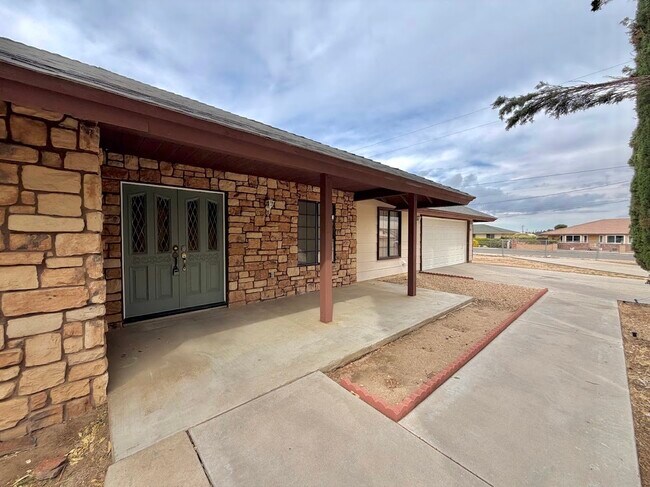 Building Photo - 7742 Oxford Ave