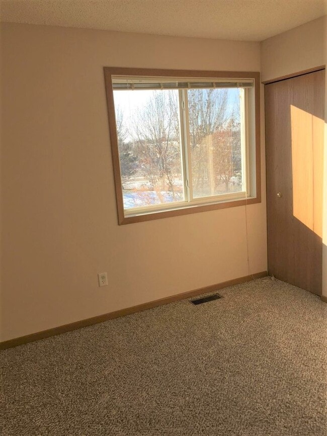 Building Photo - 2991 Village Ln
