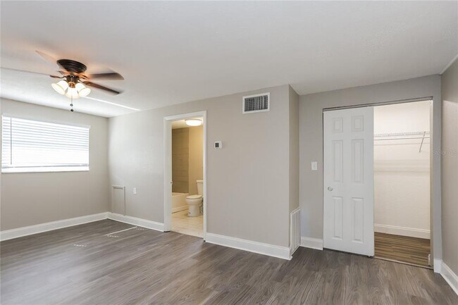 Building Photo - 1960 Cecil St