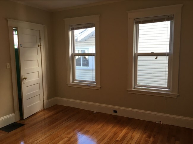 Building Photo - 295-297 Washington St. #295