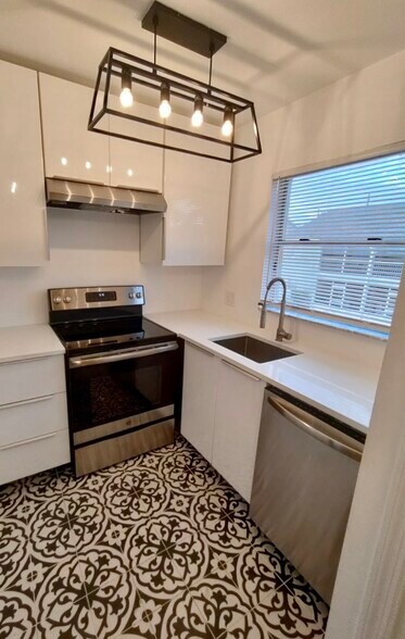 Kitchen - 4124 Pershing Pointe Pl