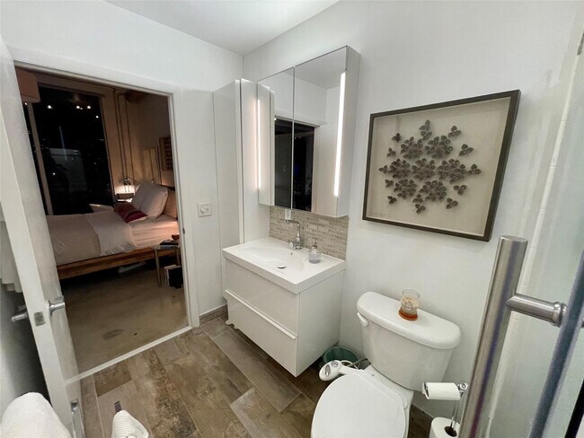 Building Photo - 444 N E St