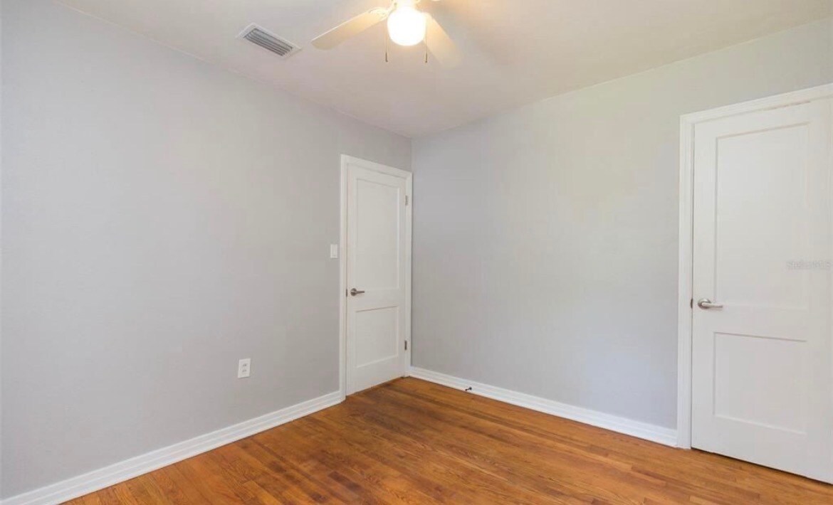 Building Photo - 1221 E Flora St