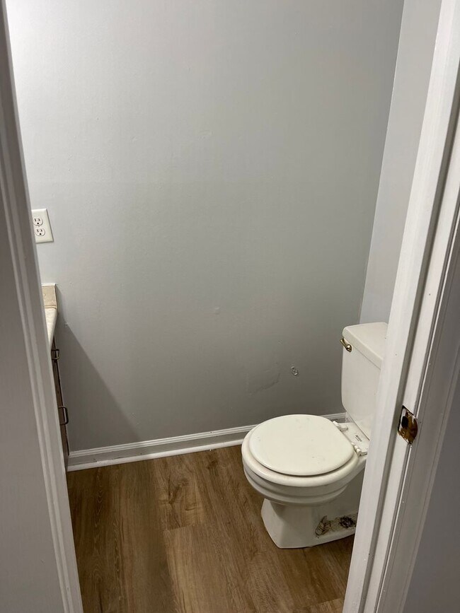 Building Photo - 2 Bedroom/ 1.5 Bathroom Duplex on Old Epps Bridge Rd!  Available early June!