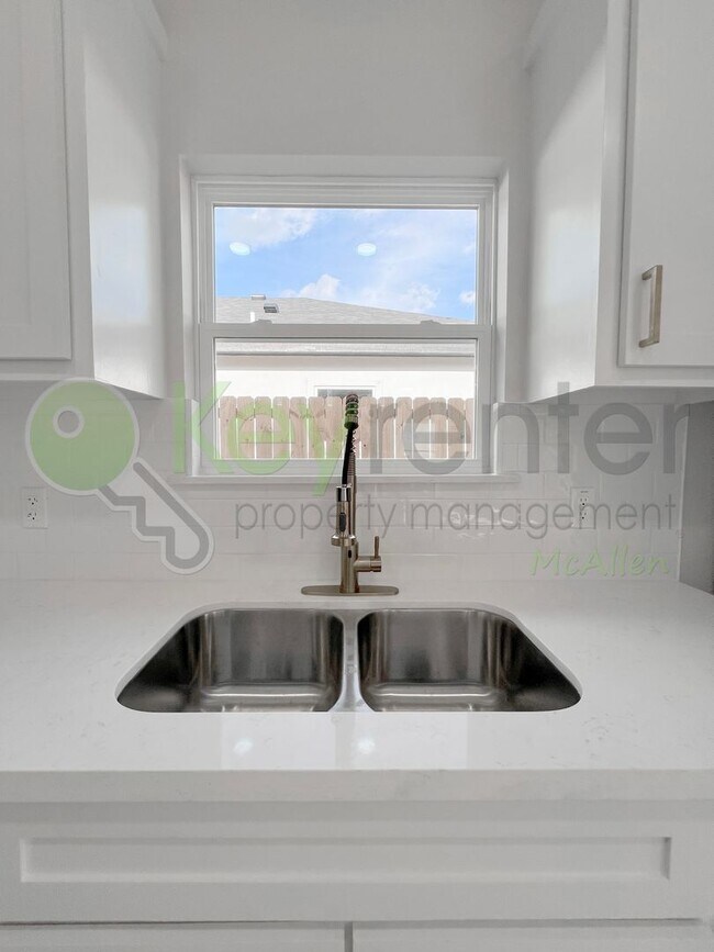 Building Photo - 2004 E 1st St