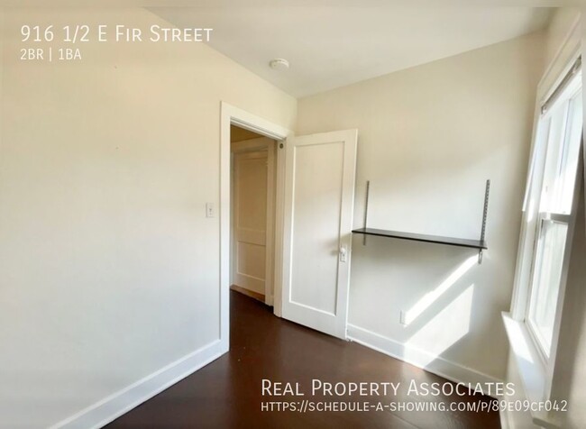 Building Photo - Spacious 2 Bedroom & Bonus Room in Awesome...