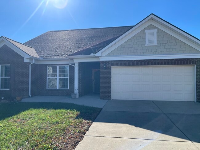 Building Photo - 5009 Stately Dr